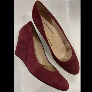 NEW Via Spiga Darby Wedge, Suede Burgundy, Sz 7.5